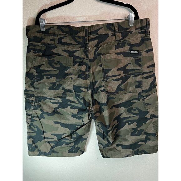 Levi Strauss Signature Cargo Shorts.  Camouflage. Size 38 - Picture 10 of 10